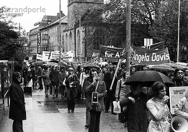 Freiheit fuer die US-Saengerin Angela Davis forderten Demonstranten am 27. 5. 1972 in Essen  Deutschland  Europa