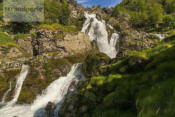 Wasserfall im Tal des Briksdalsbreen  Norwegen  Europa