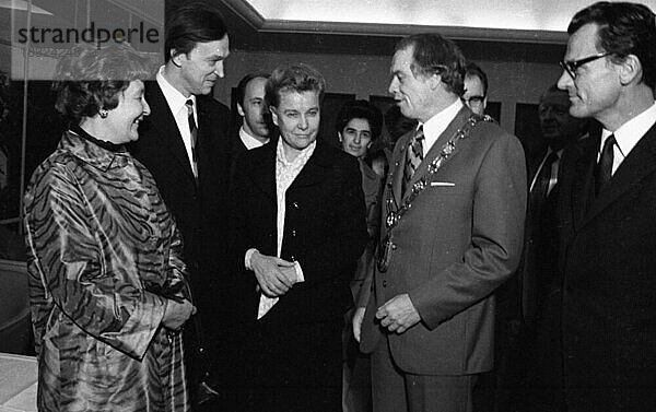 Die traditionellen Kulturtage der Stadt Dortmund- hier am 14. 5. 1973 in Dortmund- standen in diesem Jahr im Zeichen der UdSSR. N. Günter Samtkebe (OB Dortmund) Jekaterina Furzewa  Valentin Falin  N. von r. n. l  Deutschland  Europa