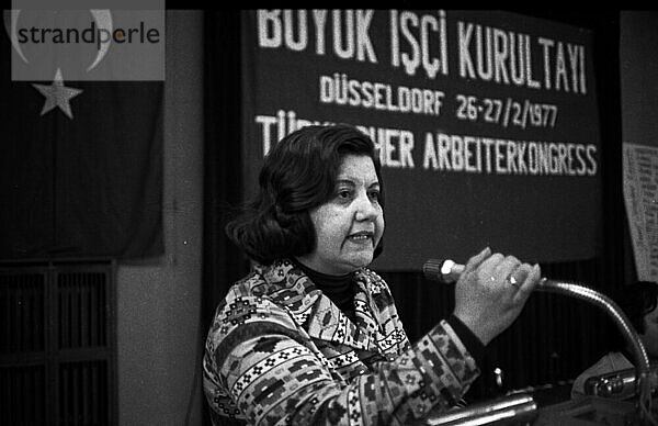 Die FIDEF  eine Organisation tuerkischer Arbeiter in Deutschland  bei einem Kongress am 27.02.1977 in Düsseldorf  Deutschland  Europa