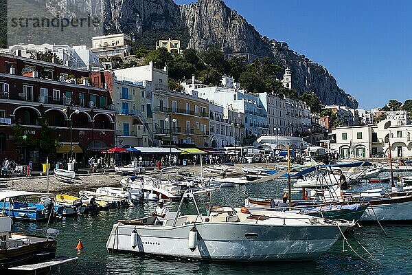 Marina Grande Hafen mit Fischerbooten  Capri  Golf von Neapel  Kampanien  Süditalien  Italien  Europa