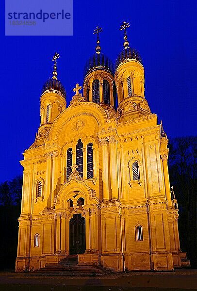 Russische Kapelle erbaut 1847-1855  Nachtaufnahme  blaue Stunde  Beleuchtung  Stimmung  Neroberg  Wiesbaden  Taunus  Hessen  Deutschland  Europa