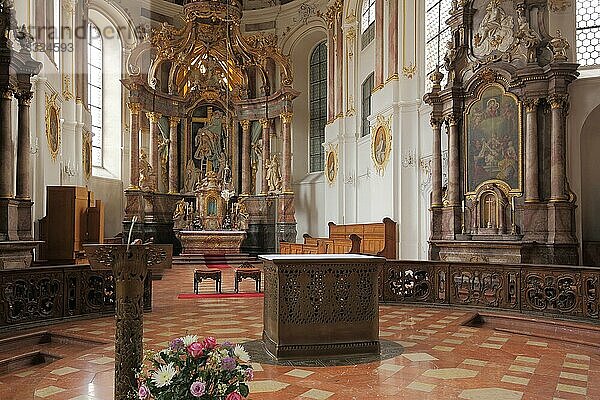 Innenansicht mit Altarraum der barocken Augustinerkirche  Altstadt  Mainz  Rheinhessen  Rheinland-Pfalz  Deutschland  Europa