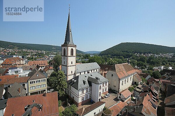 Blick vom Bayersturm auf Lohr mit St. Michael Kirche  Bayern  Deutschland  Europa