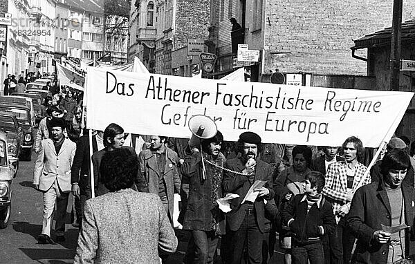 Griechen und Deutsche demonstrierten am 10. 3. 1973 in Bonn gegen die griechische Militaerjunta und fuer Freiheit in Griechenland  Deutschland  Europa