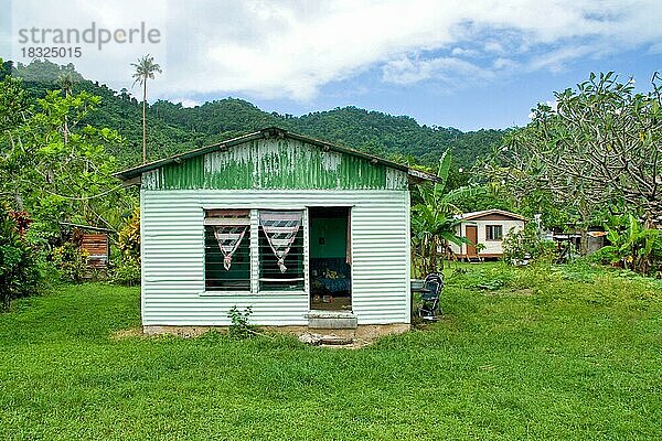 Blechhaus auf der Insel Qamea  Fidschi  Ozeanien