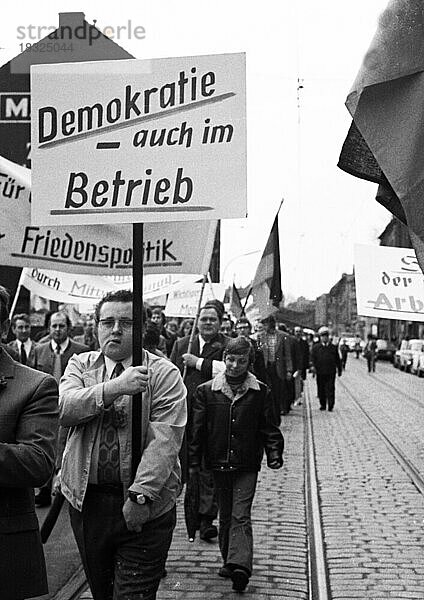 Die traditionelle Mai-Demonstration des Deutschen Gewerkschaftsbundes (DGB) am 1. 5. 1973 in Dortmund  Deutschland  Europa