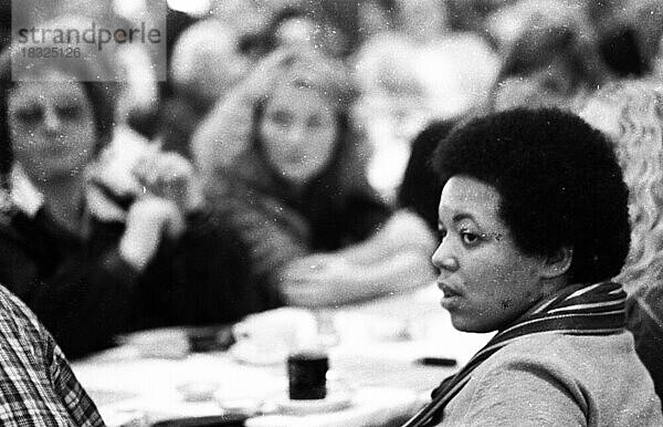 Zum Jahr der Frau 1975 veranstaltete eine Internationale Initiative der Frauen am 05.10.1975 einen Frauenkongress zur Foerderung der Rechte der Frau in Koeln  Deutschland  Europa