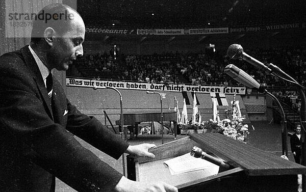 Vertriebene  Vertriebenentreffen  Personen  Politiker und Parolen im Ruhrgebiet in den Jahren 1965-71. Heinrich Windelen (CDU)  Deutschland  Europa