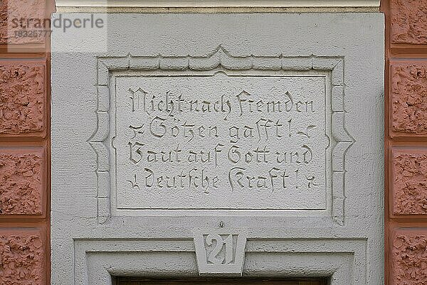 Spruch an einem Haus von 1924  Erlangen  Mittelfranken  Bayern  Deutschland  Europa