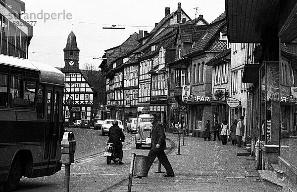 Symbolisch fuer den einen Teil des Zustands der Landwirtschaft- hier am 7.4.1972 in Schoenhagen im Kreis Uslar bei Northeim- ist dieser Verfall von Bauernhoefen.Krteisstadt Uslar  Deutschland  Europa