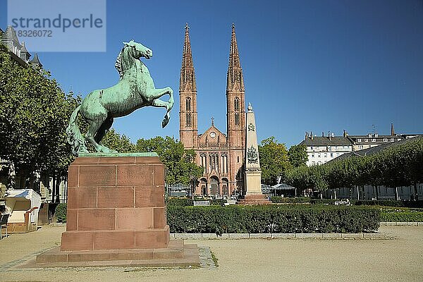 Oraniendenkmal  Kriegerdenkmal  Nassauische Feldartillerie-Regiment Nr. 27  St. Bonifatius Kirche  am Luisenplatz in Wiesbaden  Hessen  Deutschland  Europa