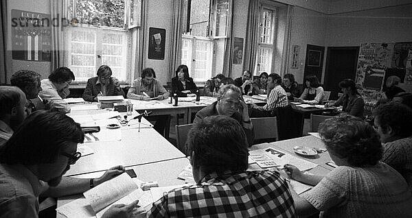 Die Gruendung einer DKP-nahen Gesellschaft BRD-Cuba am 12.07.1974 in Gelsenkirchen zur Pflege der Freundschaft mit diesem Land  Deutschland  Europa