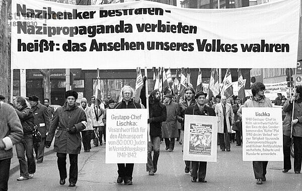 Organisationen franzoesischer Juden und deutsche Naziopfer demonstrierten fuer eine Verurteilung des Gestapo- und SS-Mannes Kurt Lischka  der im Krieg fuer die Deportation von 76.000 Juden in Frankreich verantwortlich war am 31.01.1980 in Koeln  Deutschland  Europa