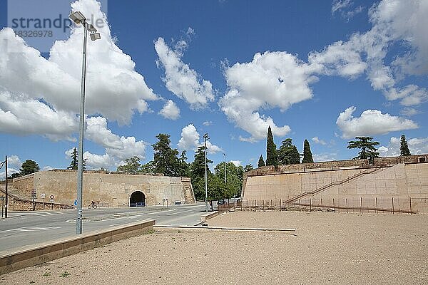 Stadtbefestigung Puerta de Trinidad y Poterna in Badajoz  Extremadura  Spanien  Europa