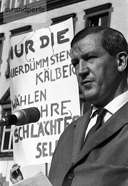 Die Ruhr-Aktion gegen die Notstandsgesetze im Jahre 1968 wandte sich mit zahlreichen oertlichen Aktionen der Studenten  Schueler  Frauen und Gewerkschaftler in den Staedten des Reviers gegen die Notstandsgesetzgebung  Deutschland  Europa
