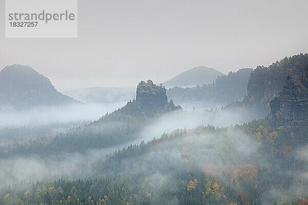 Blick vom Gleitmannshorn über den Kleinen Zschand zum Winterstein  Elbsandsteingebirge  NP Sächsische Schweiz  Sachsen  Deutschland  Europa