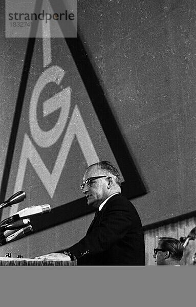 Die Zentrale Konferenz der Industriegewerkschaft Metall (IGM) am 5. 9. 1968 in Muenchen zu Sicherheit und Fortschritt  Deutschland  Europa