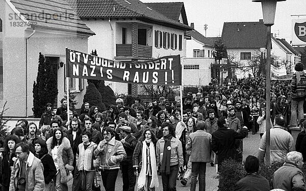 Der Parteitag der Nationaldemokratischen Partei Deutschlands (NPD) loeste Proteste aus gegen Neonazismus  Faschismus und Krieg am 08.12.1979 in Ketsch  Deutschland  Europa