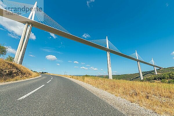 Viaduktbrücke von Millau  die höchste Brücke der Welt. Departement Aveyron. Frankreich