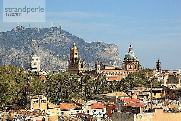 Stadt Palermo  Blick von der Campanile di San Giuseppe Cafasso zur Kathedrale Maria Santissima Assunta  UNESCO Weltkulturerbe  Sizilien  Italien  Europa