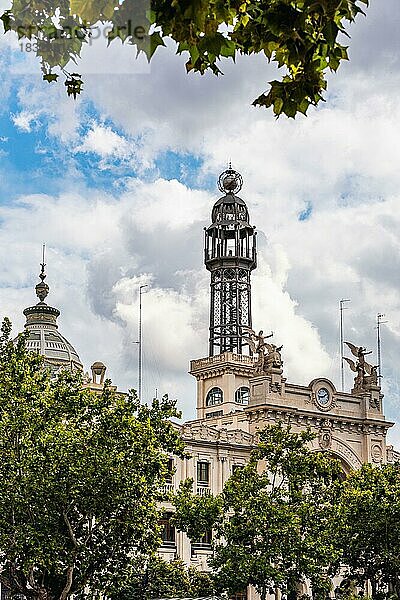 Architektur und Gebäude auf der Plaza del Ayuntamiento  Valencia  Spanien  Europa