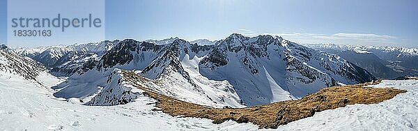 Gipfel des Mitterzeigerkogel im Winter  Sellraintal  Kühtai  Tirol  Österreich  Europa