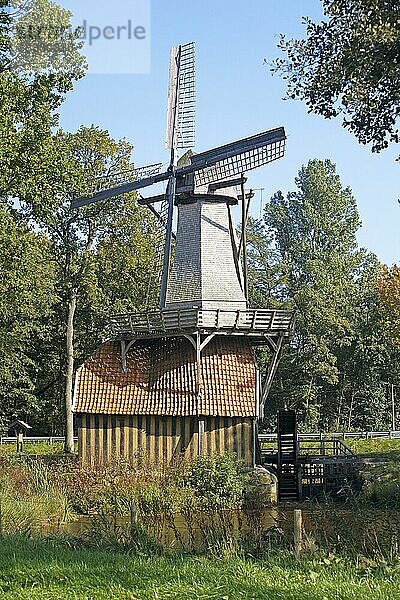 Hüvener Mühle  Wind-und Wassermühle  Historische Sehenswürdigkeit  Niedersachsen  Deutschland  Europa