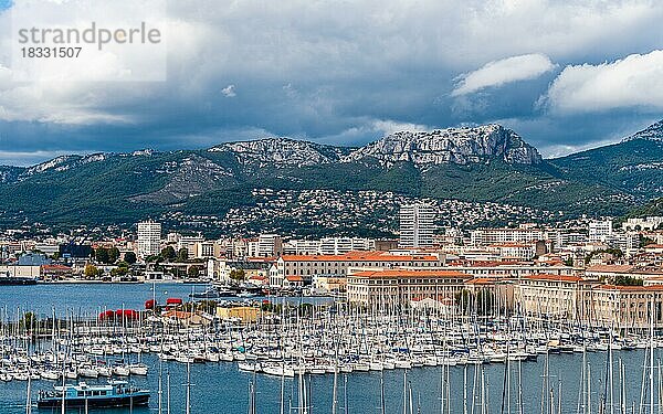 Hafen von Toulon  Mittelmeer  Frankreich  Europa