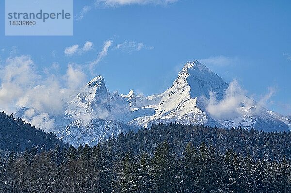 Watzmann-Massiv bei Sonnenaufgang im Winter  Berchtesgaden  Nationalpark Berchtesgaden  Oberbayern  Bayern  Deutschland  Europa