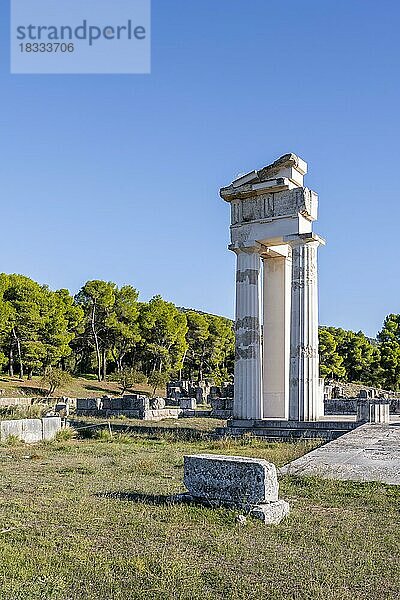 Säule  Ausgrabungsstätte  Katagogion  Asclepieion des Epidaurus  Antike Stadt Epidauros  Pelepones  Griechenland  Europa