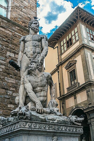 Statue von Herkules und Kakus auf der Piazza della Signoria  Palazzo Vecchio  Florenz  Italien  Europa