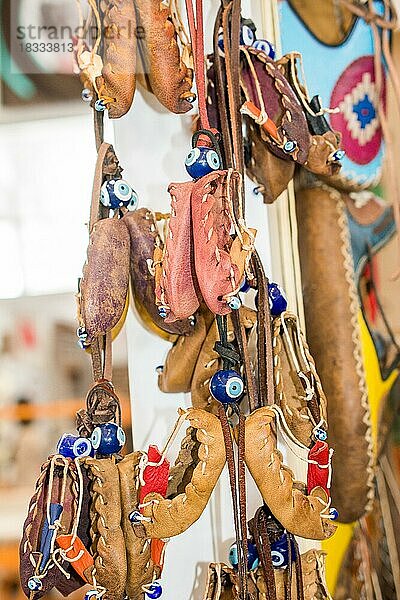 Satz traditioneller handgefertigter jemenitischer Schuhe