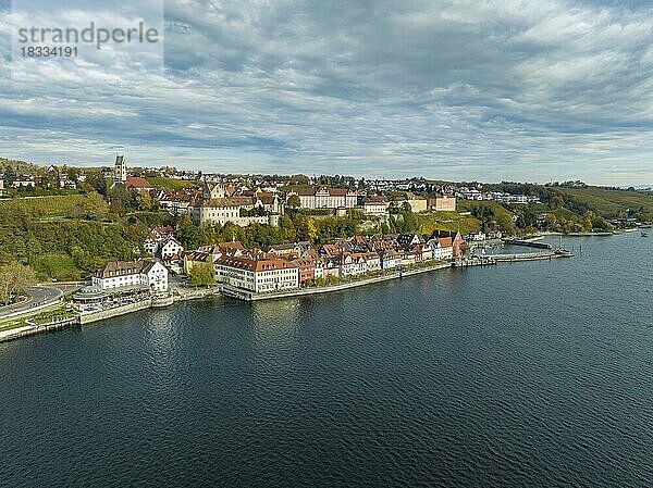 Stadtansicht von Meersburg mit Uferpromenade  Bodenseekreis  Baden-Württemberg  Deutschland  Europa