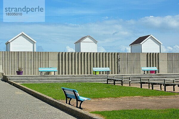 Strandpromenade in der Stadt Saint-Aubin-sur-Mer im Bezirk Caen Calvados in der Basse Normandie im Nordwesten Frankreichs