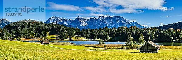 Geroldsee  dahinter das Karwendelgebirge  Werdenfelser Land  Oberbayern  Bayern  Deutschland  Europa