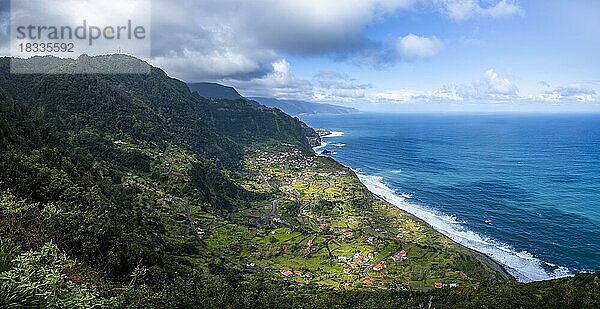 Ort Arco de São Jorge  Meer  Küstenlandschaft  Miradouro da Beira da Quinta  Madeira  Portugal  Europa