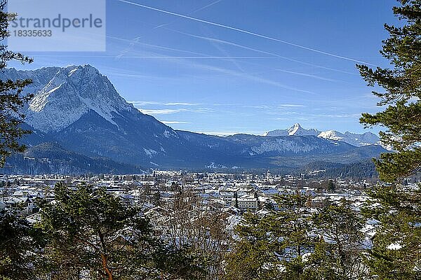 Vom Philosophenweg am Wank auf Garmisch-Partenkirchen  Oberbayern Bayern  Deutschland  Europa