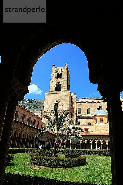 Stadt Monreale  der Kreuzgang der Kathedrale Santa Maria Nuova  Unesco Weltkulturerbe  Sizilien  Italien  Europa