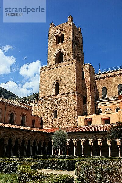 Stadt Monreale  der Kreuzgang der Kathedrale Santa Maria Nuova  Unesco Weltkulturerbe  Sizilien  Italien  Europa