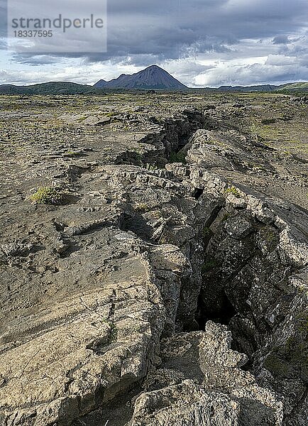 Felsspalte  Vulkanlandschaft  Grjótagjá  Myvatn  Island  Europa