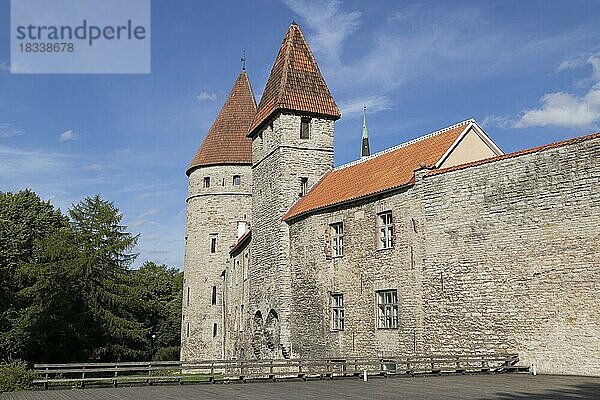 Loewenschede und Nunnadetagune  Wehrtürme in der historischen Stadtmauer auf dem Domberg  Tallinn  Estland  Europa