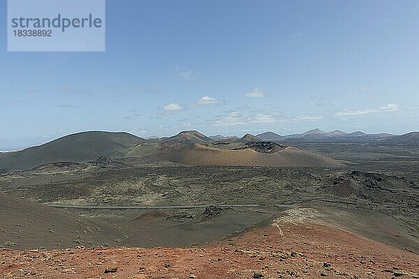 Vulkanlandschaft im Nationalpark Timanfaya  Lanzarote  Kanaren  Spanien  Europa