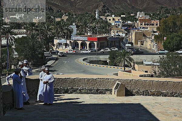 Stadtpanorama von Bahl vom Fort aus gesehen. Die Oasenstadt Bahla ist eine der ältesten Königstädte Omans