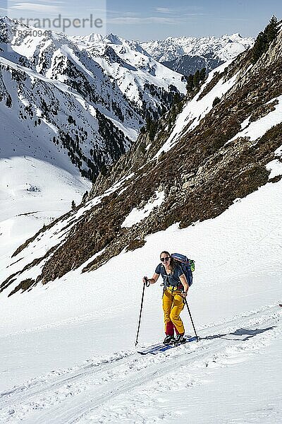 Skitourengeher  Berge im Winter  Kühtai  Tirol  Österreich  Europa