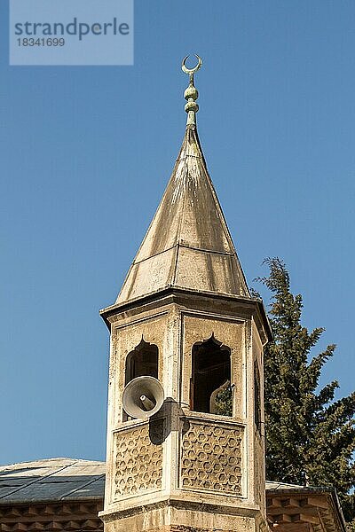 Minarett aus Stein in osmanischer Zeit Moscheen in Sicht