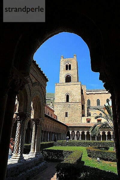 Stadt Monreale  der Kreuzgang der Kathedrale Santa Maria Nuova  Unesco Weltkulturerbe  Sizilien  Italien  Europa