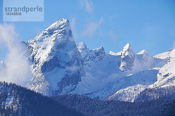 Watzmann-Massiv bei Sonnenaufgang im Winter  Berchtesgaden  Nationalpark Berchtesgaden  Oberbayern  Bayern  Deutschland  Europa