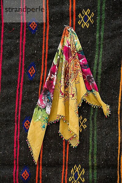 Türkischer traditioneller Frauenschal mit Stickerei
