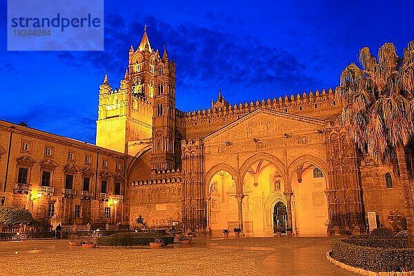 In der Altstadt von Palermo  die Kathedrale Maria Santissima Assunta  Roemisch-Katholischen Kirche  Unesco Weltkulturerbe  Sizilien  Italien  Europa